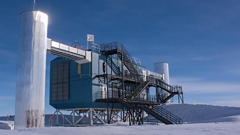 IceCube Neutrino Observatory (c) IceCube/National Science Foundation