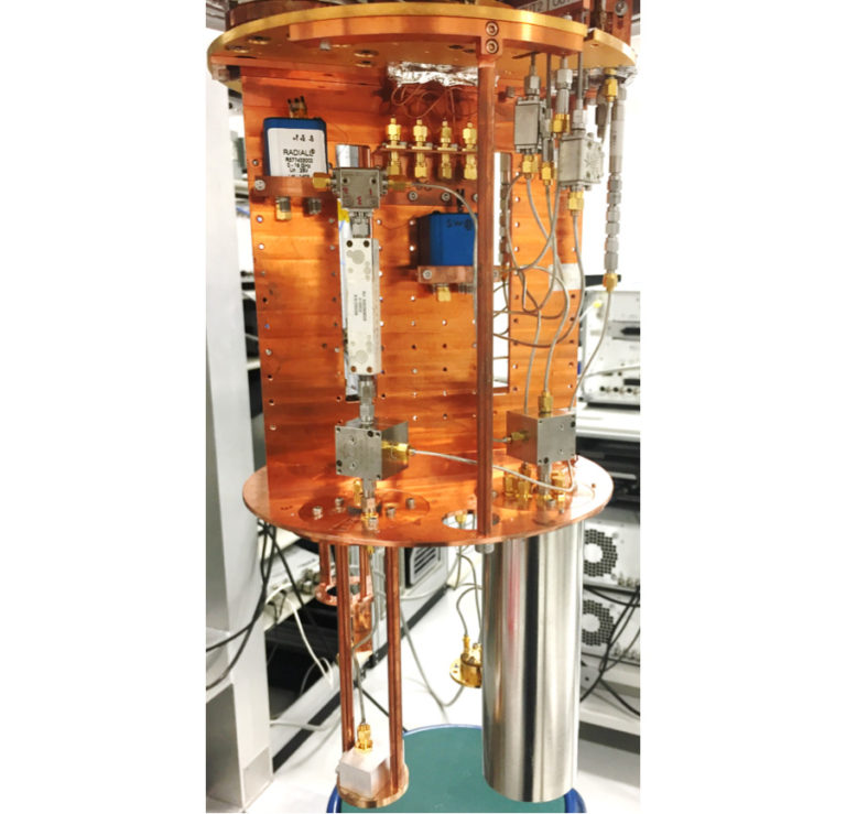 superconducting qubit rig, from Professor Nakamura's laboratory