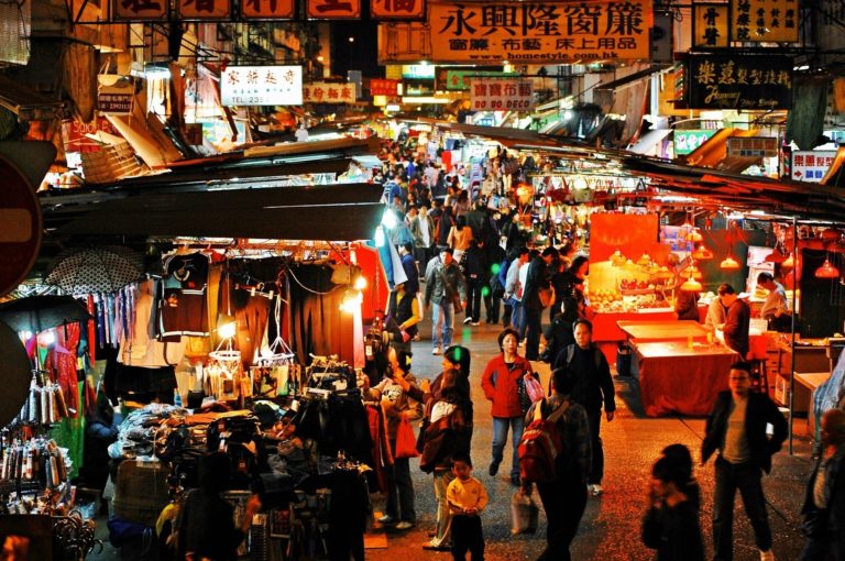 Busy Chinese market at night