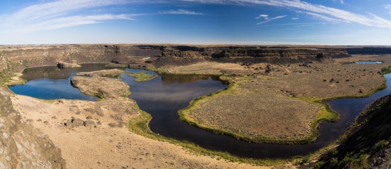 Dry Falls in the Channelled Scablands showing large cliffs that would've been waterfalls in the past