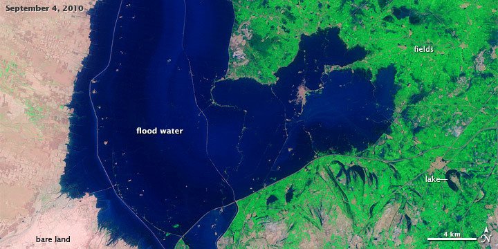 Satellite photograph showing extent of flooding in one area of Pakistan in September 2010