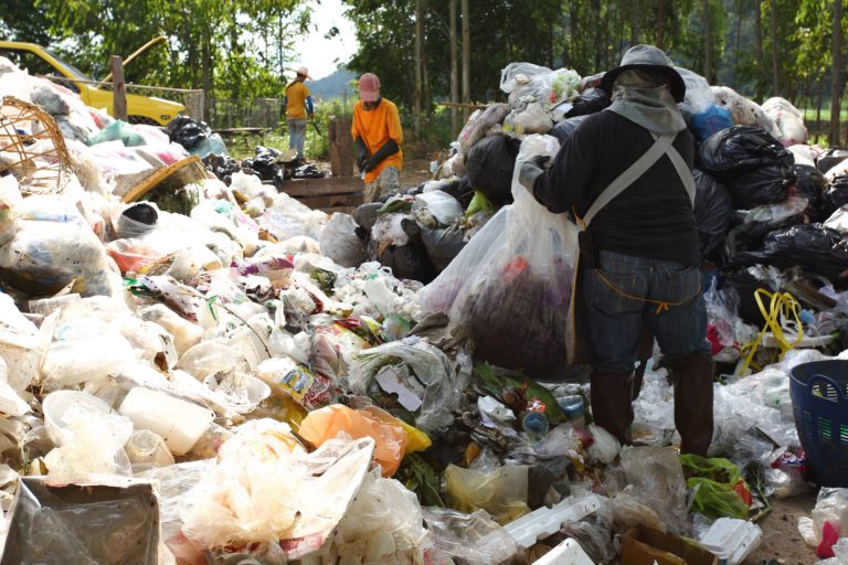 Workers in a waste disposal facility_COLOURBOX16466482.jpg