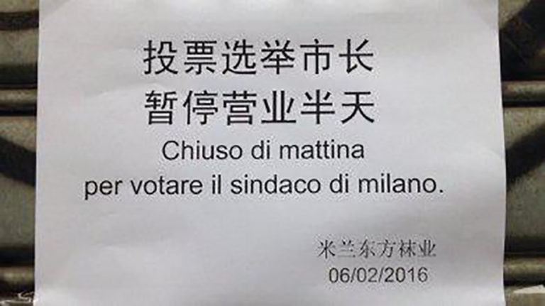 A sign with Chinese translated into Italian