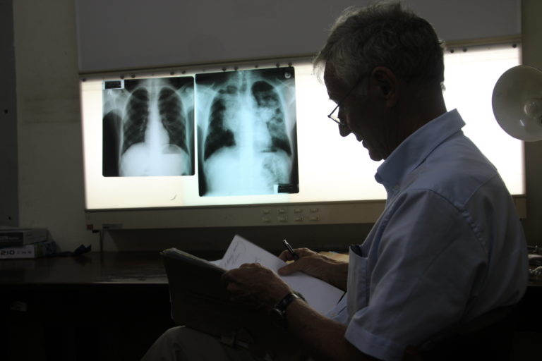 Lung physician and x-ray images_6.2_IMG_4033.JPG 
