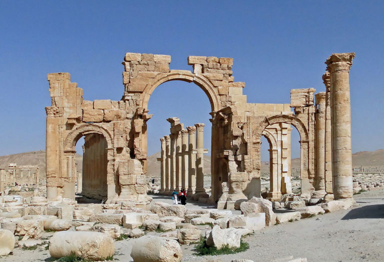 Triumphal Arch of Palmyra in situ before destruction, Bernard Gagnon CC BY-SA 3.0